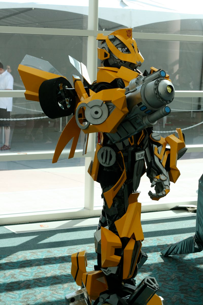 Illustration for article titled Comic-Con Bumblebee: The Coolest Car Costume Ever!
